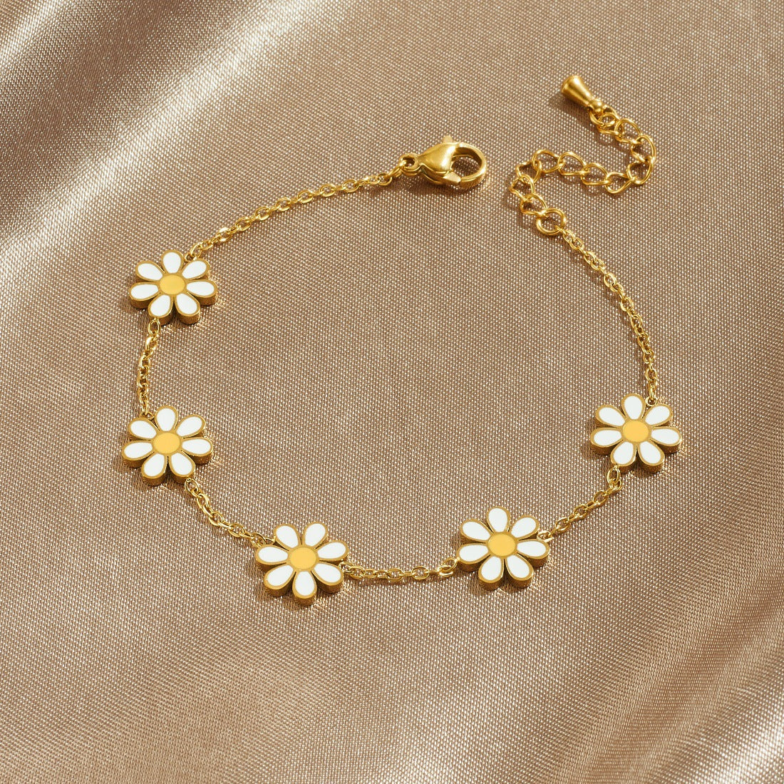 Sweet Minimalist Drip Oil Floral Stainless Steel Bracelet with Daisy Pendant