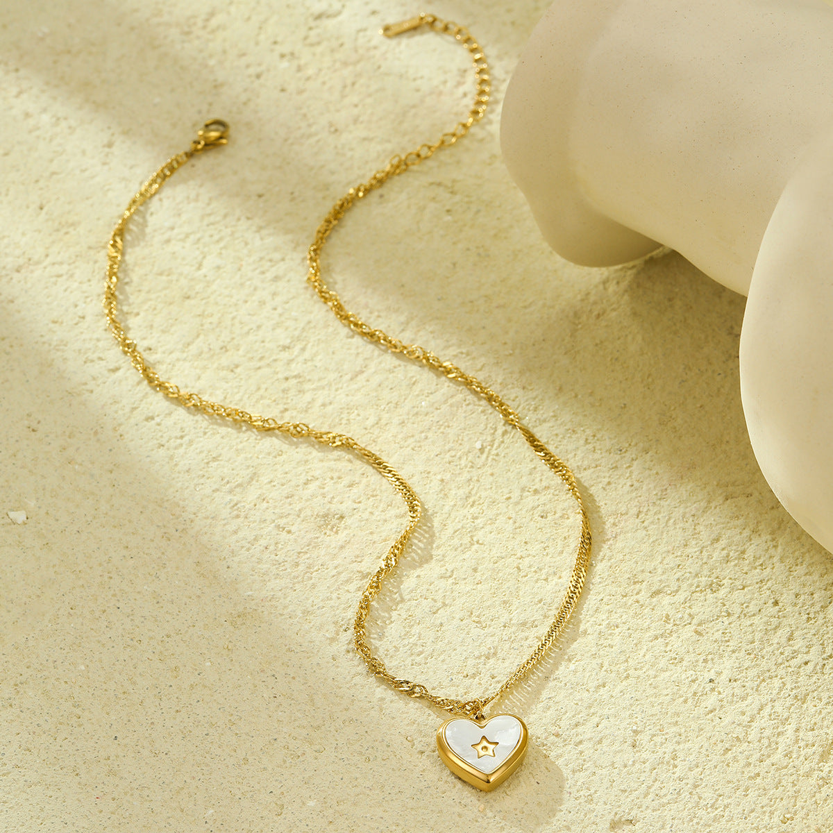 Fashionable Heart-Shaped Stainless Steel Pendant Necklace with Vacuum Plated Star and Shell Inlay for Women
