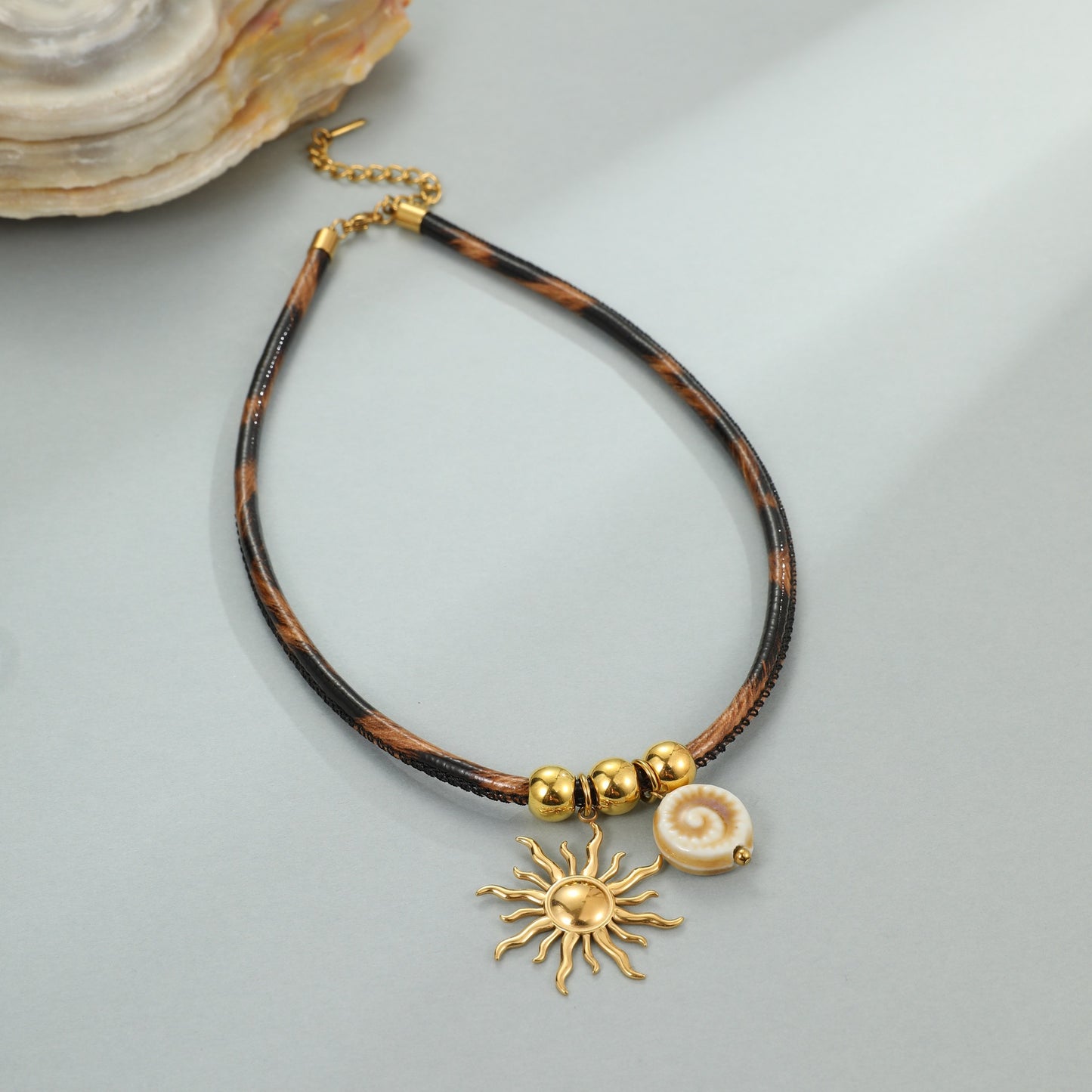 Fashion OL Geometric Leopard Print Leather Necklace with Stainless Steel Sun and Bird Pendant on Electroplated Titanium Steel Clavicle Chain for Women