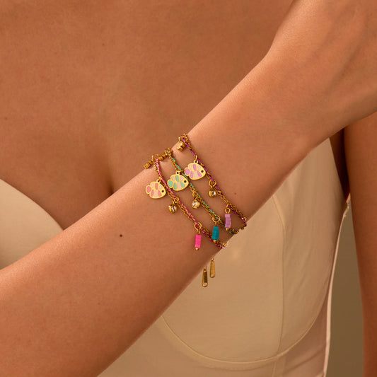 Elegante pulsera trenzada de acero inoxidable inspirada en el océano con baño de oro de 18 quilates y colgante de pez de circonitas para mujer