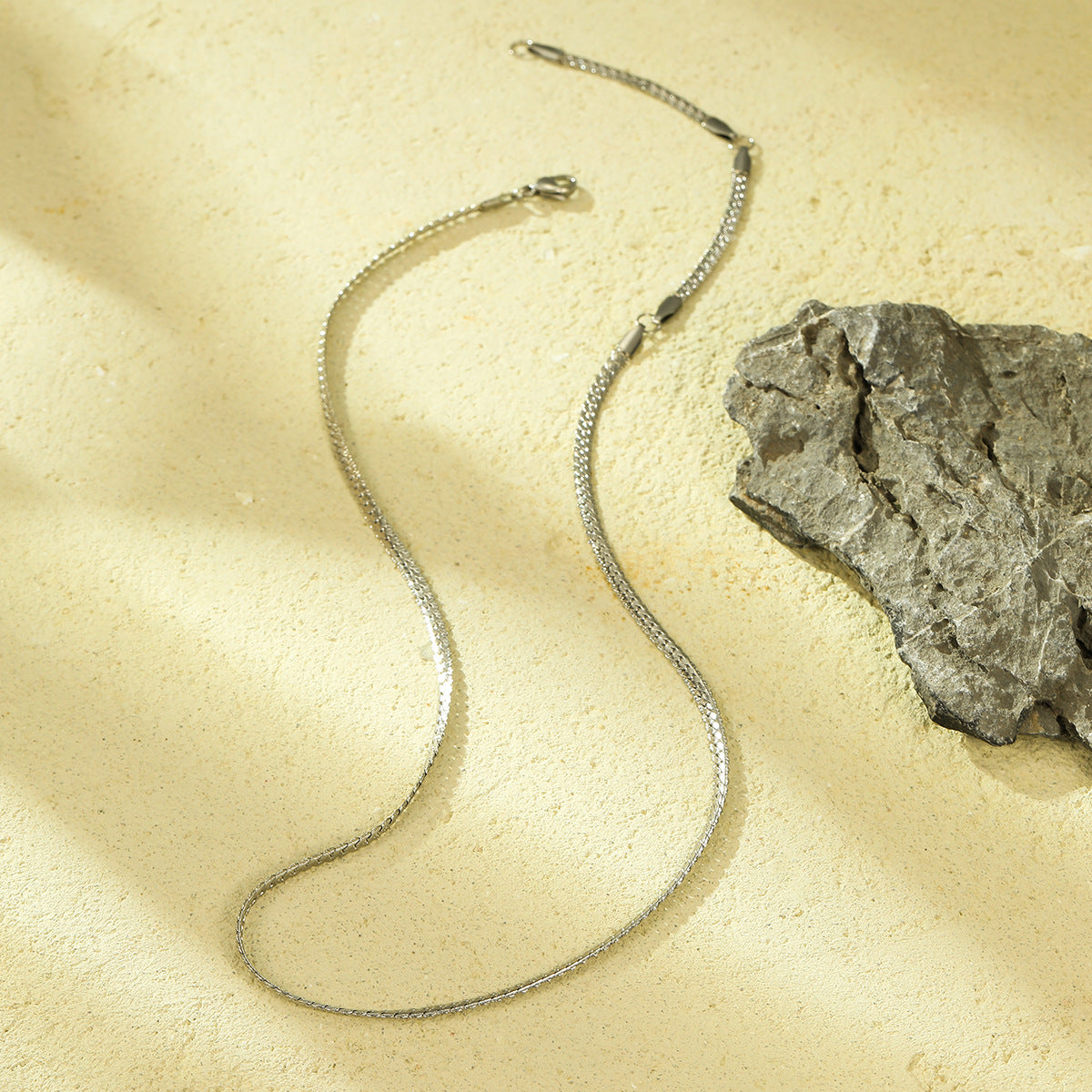 Collana Minimalista in Acciaio Inossidabile con Finitura Placcata per Uomo e Donna
