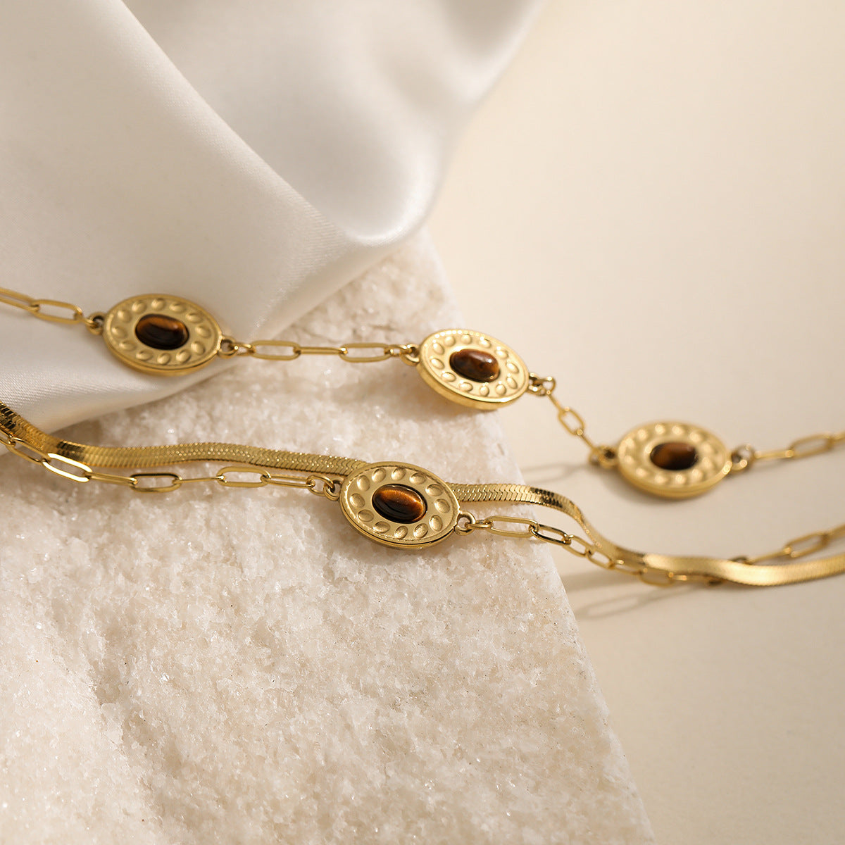 Bracciale da donna in acciaio inossidabile con design geometrico vintage, placcato oro 18K, irregolare, alla moda e versatile