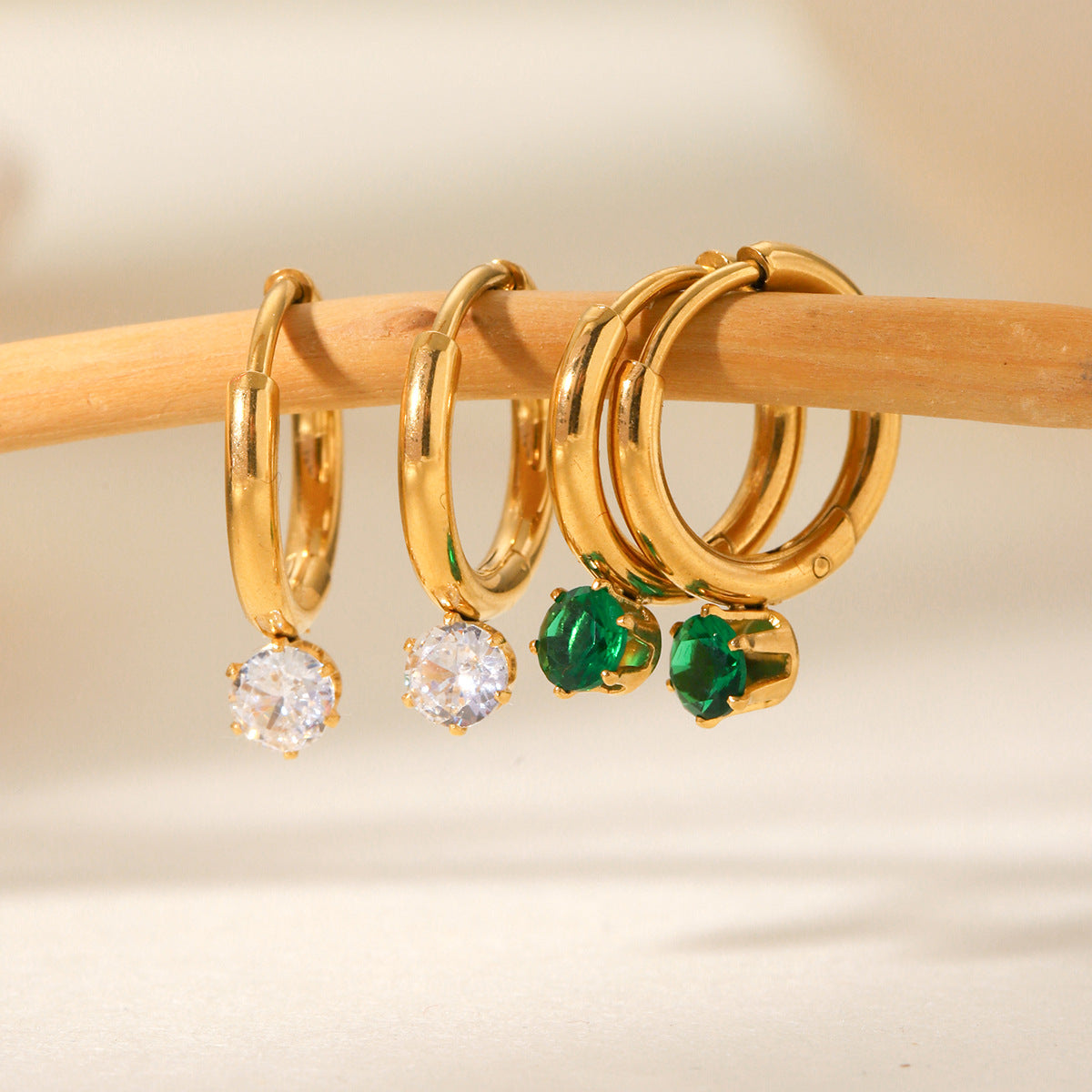 Orecchini a Cerchio Geometrici Minimalisti in Acciaio Inossidabile con Placcatura in Oro 18K e Zirconia Cubica da Donna