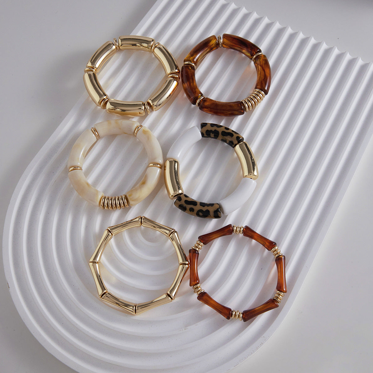 Bracciale minimalista in acciaio inossidabile placcato a forma di bambù da donna con un'elegante estetica autunno-inverno