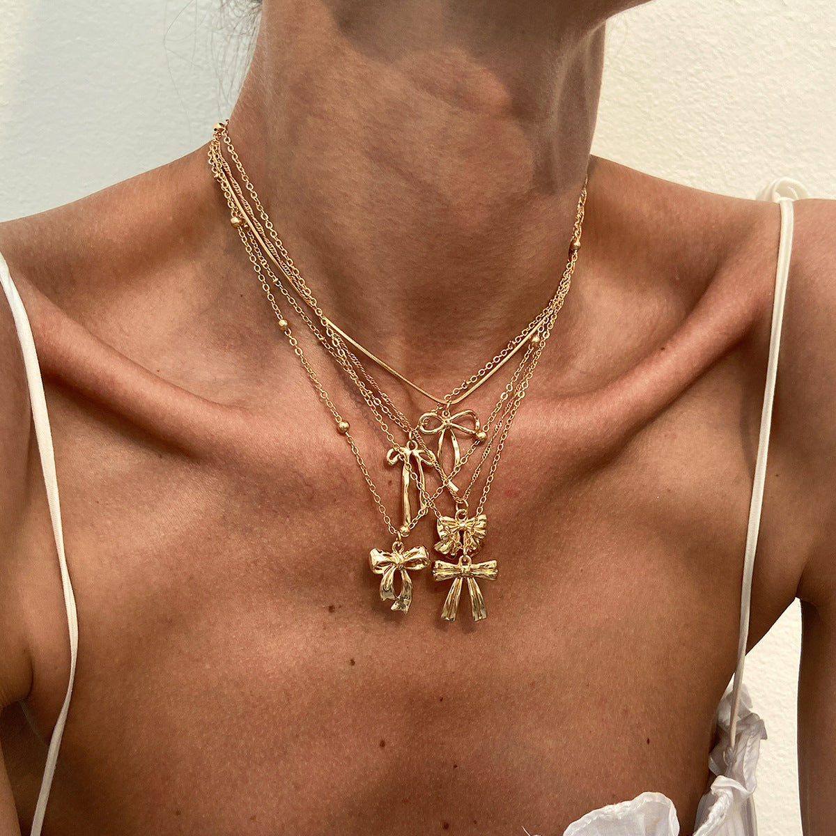 Minimalist Bow-Shaped Alloy Pendant Necklace for Women with Plated Finish and Snake Chain Design