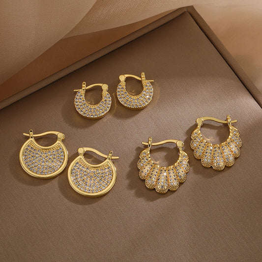 Pendientes minimalistas de cobre geométricos irregulares con baño de oro y detalles de circonita para mujer