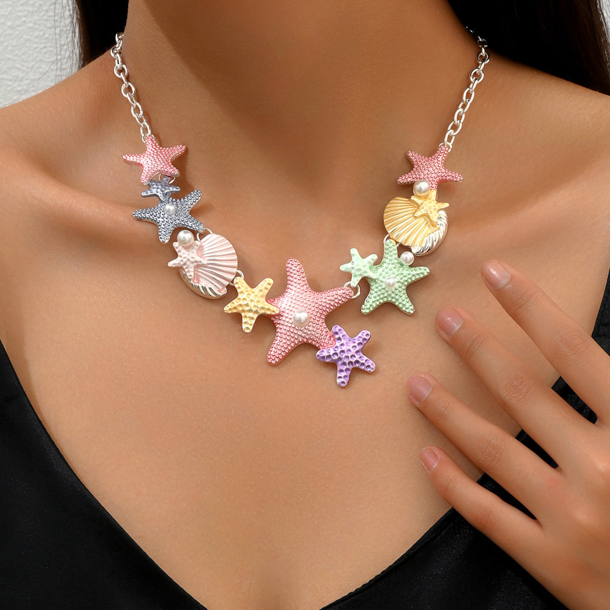 Collar con colgante de estrella y caracola minimalista de moda para mujer con acabado esmaltado en cadena metálica
