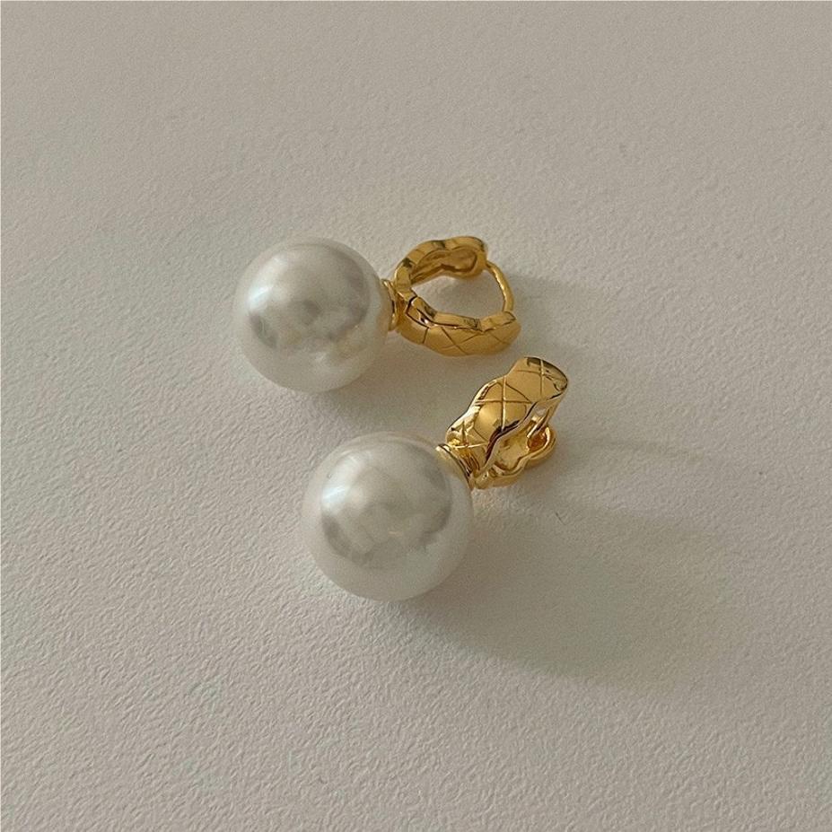 Sweet Freshwater Pearl Drop Earrings in 925 Sterling Silver with Rhombus Pattern