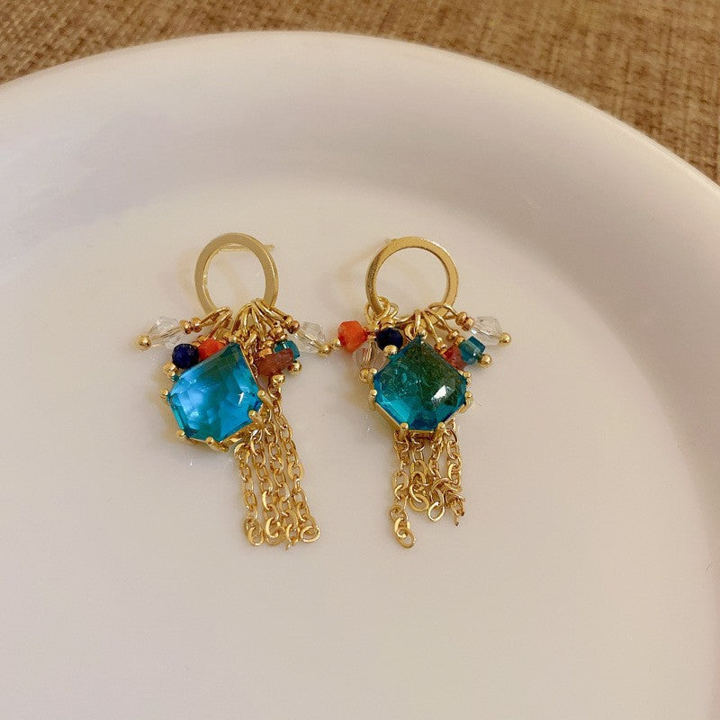 Pendientes asimétricos vintage con cabeza de león de metal con postes de acero bañados en plata para mujer