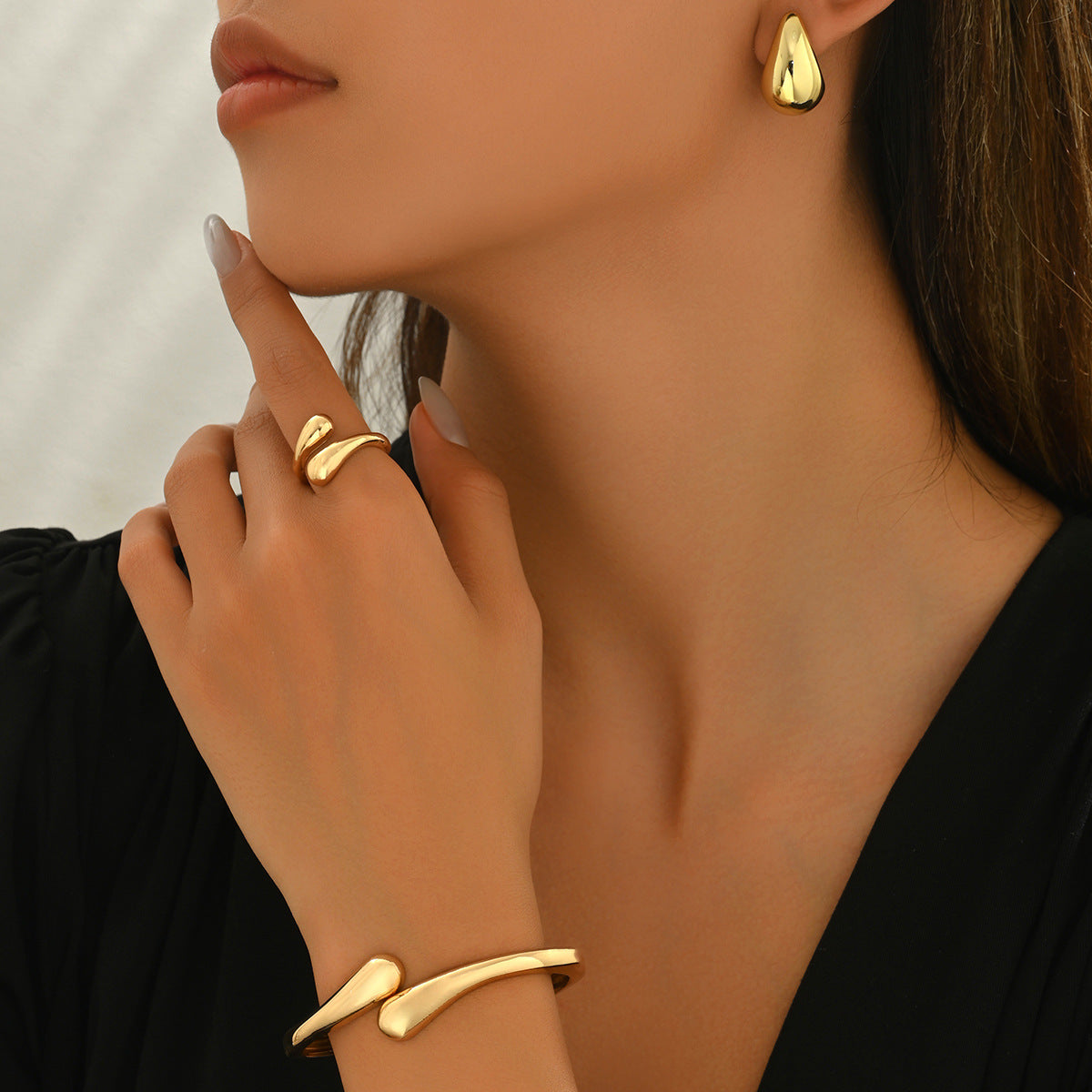 Pendientes de gota de agua geométricos con cuerpo de aleación y postes de acero inoxidable para mujer, joyería de moda de lujo galvanizada