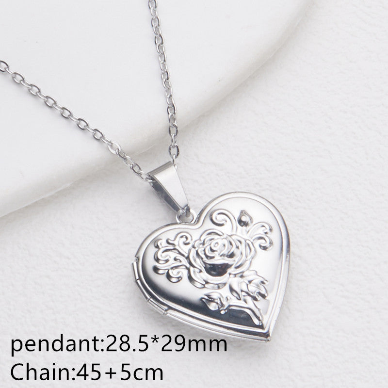 Collana con ciondolo a forma di cuore in acciaio inossidabile stile INS con montatura in acciaio al titanio e finitura in argento/oro galvanizzato