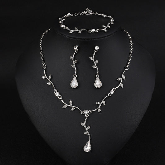 Conjunto de collar de colgante de hoja y lágrima minimalista con incrustaciones de diamantes de imitación, base de aleación, acabado chapado, cadena O, para mujeres