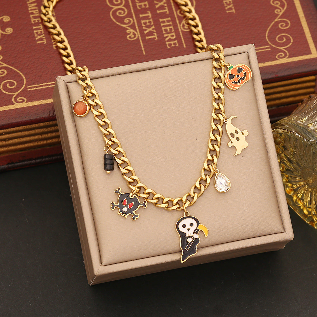 Collana giocosa a tema Halloween in acciaio inossidabile con finitura galvanizzata per donna