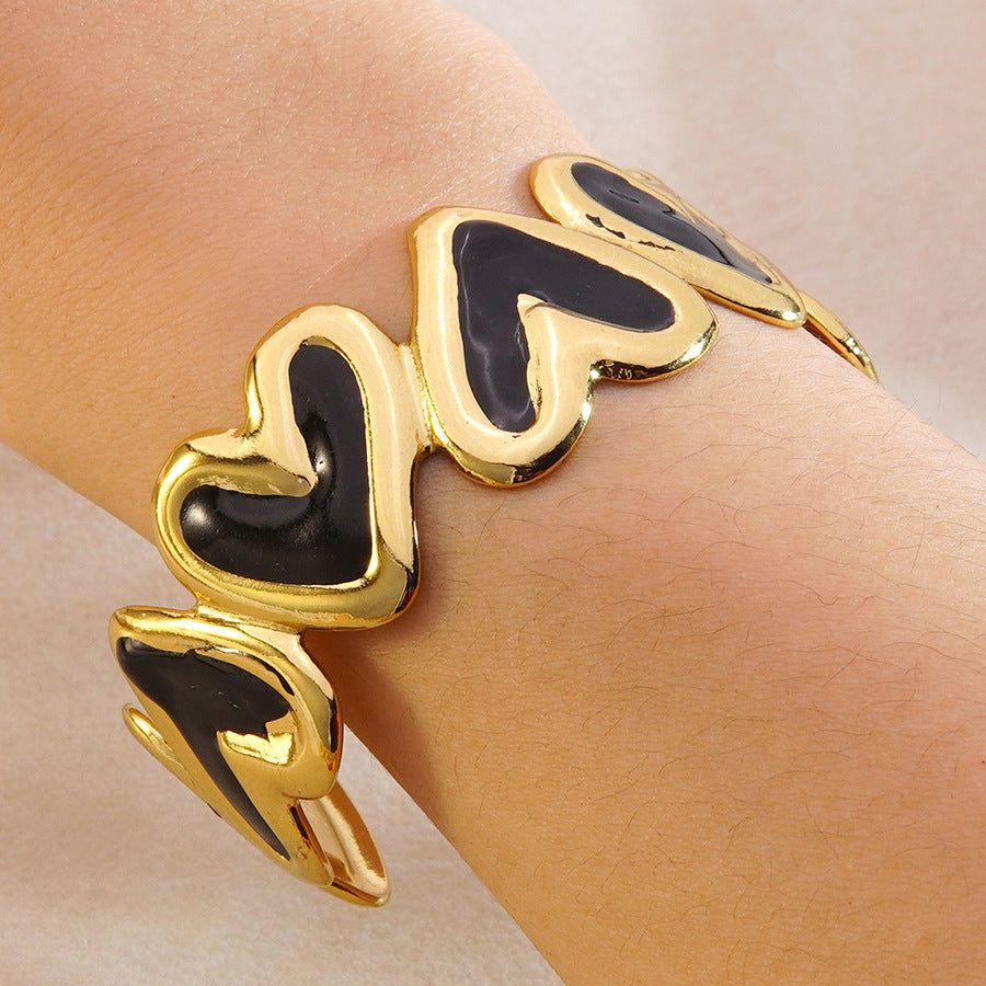 Bracciale rigido aperto a C in acciaio inossidabile con olio Sweet Heart Drip da donna