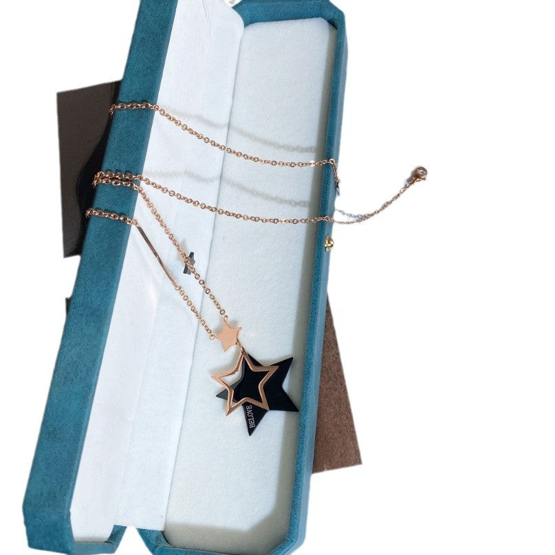 Minimalist Roman Letter Pendant Necklace in Rose Gold Plated Titanium Steel with Circular Shell Design and Double-Sided Black and White Finish
