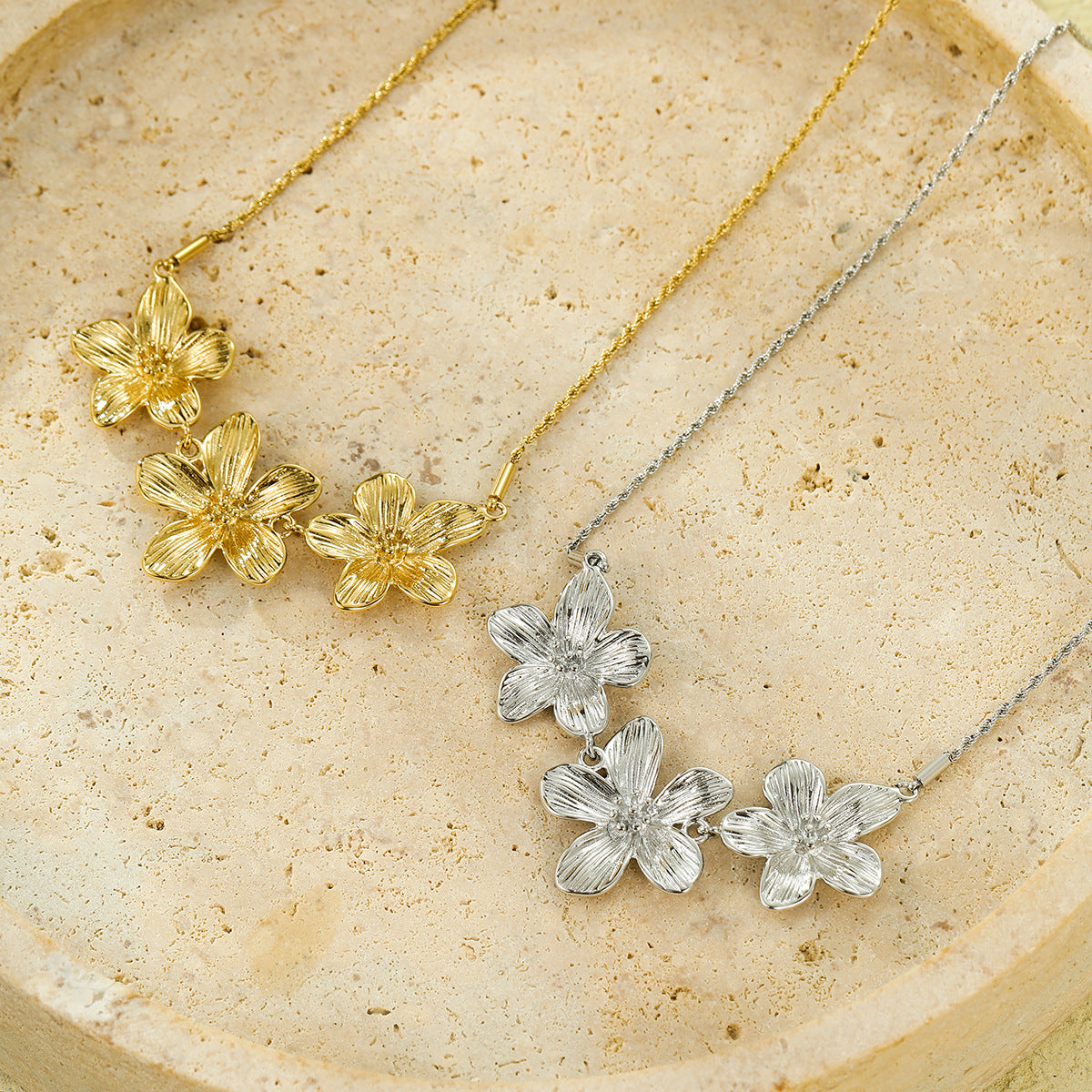Collar con colgante floral estilo "Fashion OL" de acero inoxidable con acabado chapado para mujer