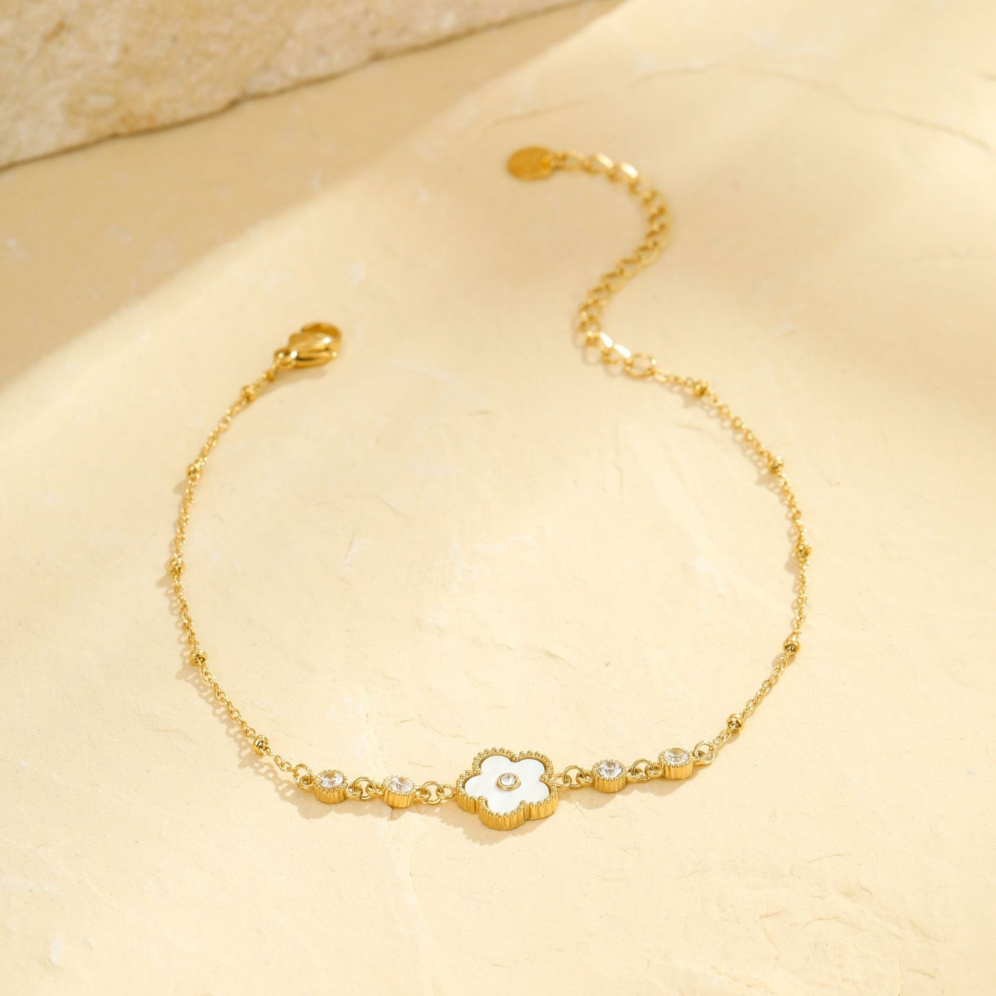 Cavigliera minimalista a cinque foglie di trifoglio in acciaio inossidabile con placcatura in oro 18K per vacanze al mare e viaggi