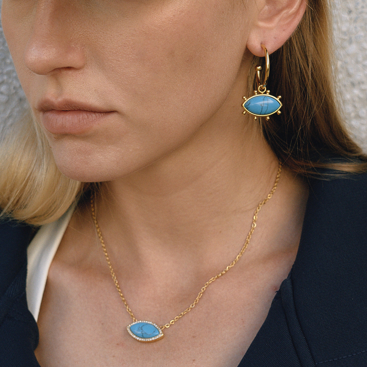 Collana con Ciondolo Occhio di Demone e Orecchini Turchesi in Acciaio al Titanio con Finitura Placcata da Donna