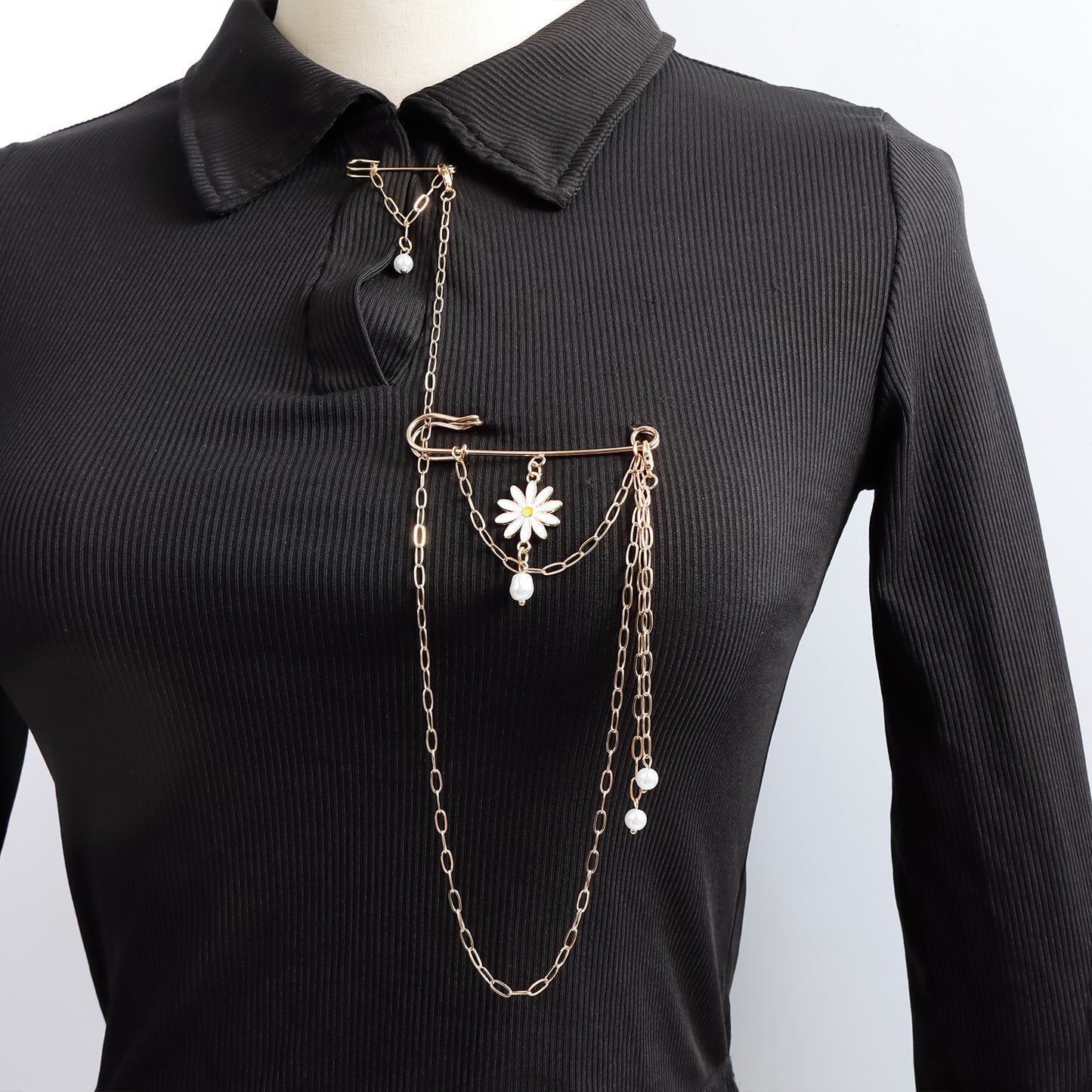 Fashionable OL Style Enamel Flower Brooch in Alloy with Geometric Shape for Women