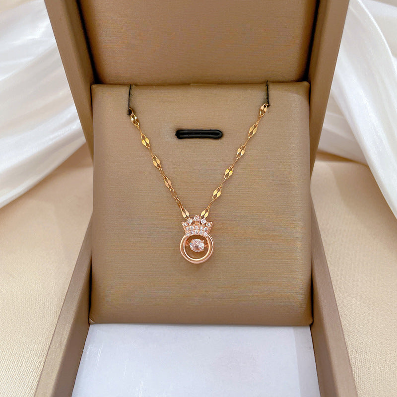 Elegante Collana con Ciondolo a Corona da Donna con Intarsio di Strass su Catena in Acciaio al Titanio, Stile Medaglione a Lunghezza Regolabile