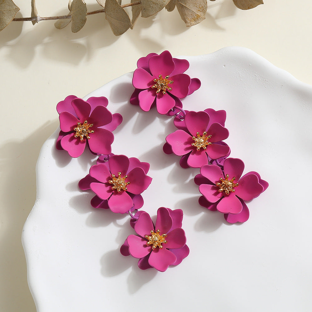 Pendientes Bohemios Florales para Mujer con Pétalos de Metal Pintados y Diseño de Camelia