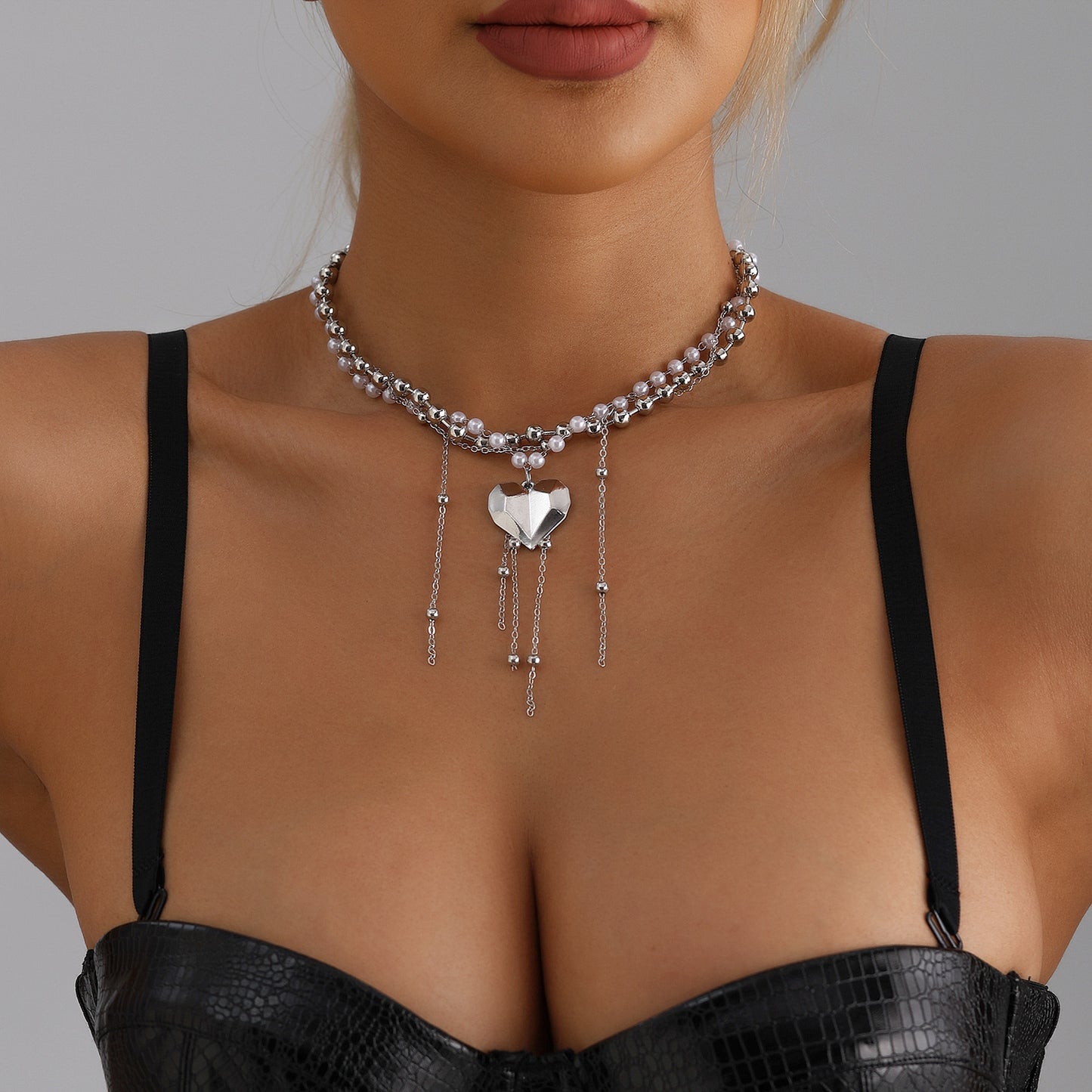 Minimalist Heart-Shaped Alloy Pendant Necklace with Tassel Detail for Women, Gold-Plated Clavicle Chain