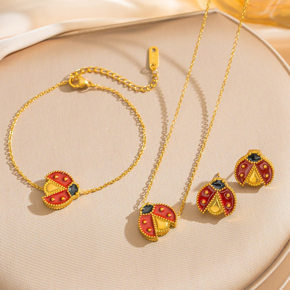 Set di gioielli da donna con fiore a conchiglia a coccinella in acciaio al titanio placcato oro 18 carati e bracciale a catena O con olio smaltato a goccia, minimalista