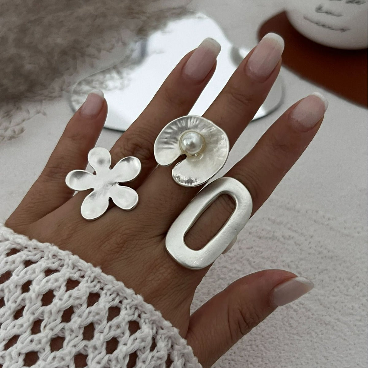 Anello regolabile in lega con design geometrico floreale, spazzolato, color argento, stile minimalista