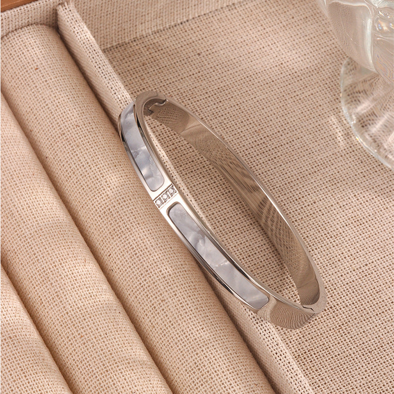 Elegant 18K Gold Plated Geometric Round Titanium Steel Bracelet