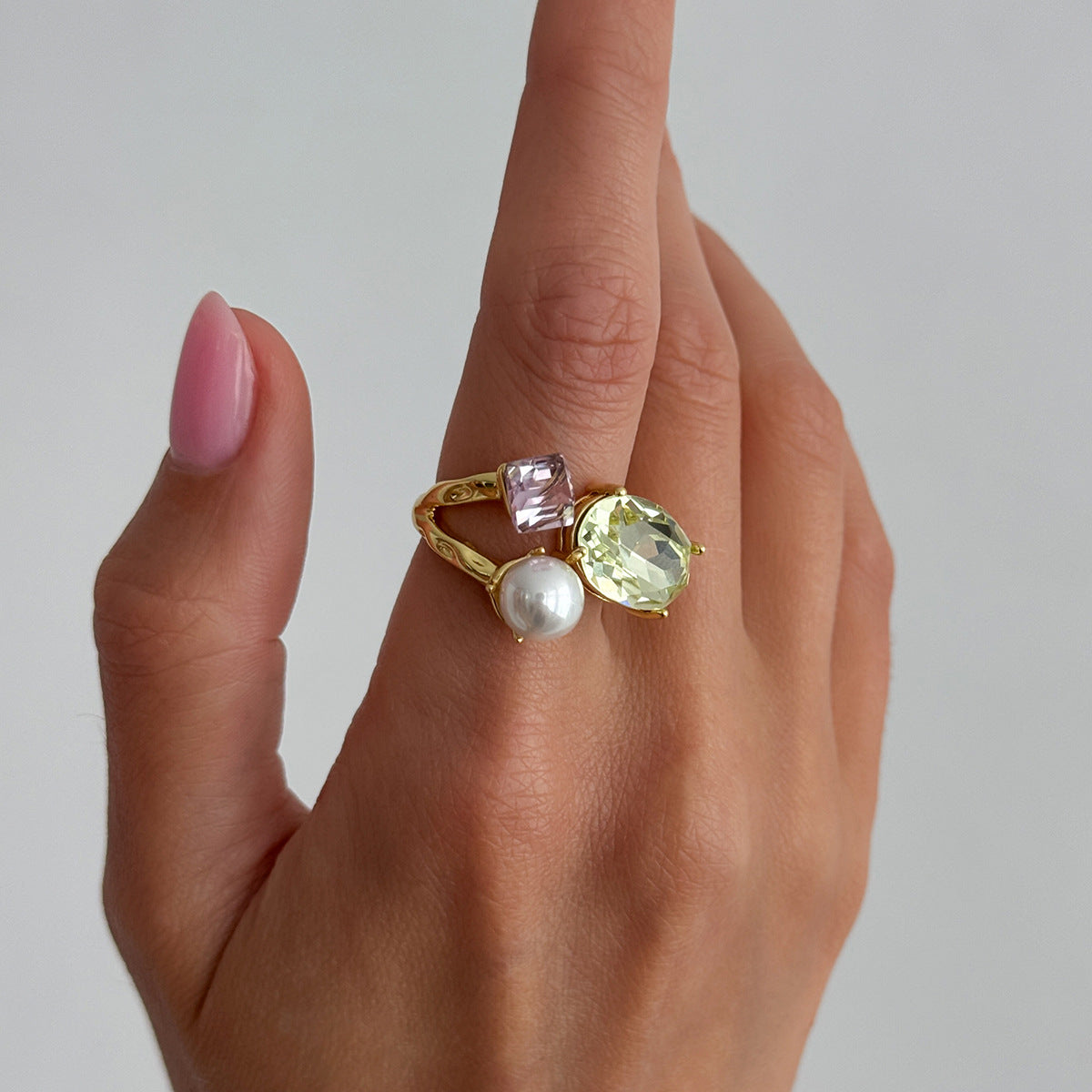 Luxury Elegant Geometric Oval Zinc Alloy Plated Ring with Cubic Zirconia and Pearl Inlay for Women