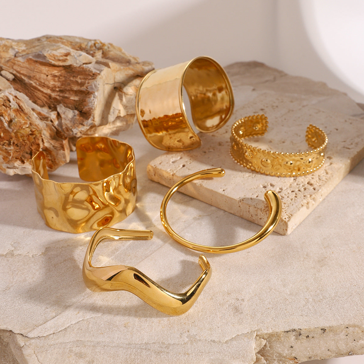 Pulsera de puño minimalista geométrica de acero inoxidable chapada en oro para mujer