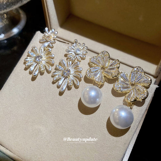 Orecchini a perno vintage eleganti a fiori con perle e finitura smaltata da donna