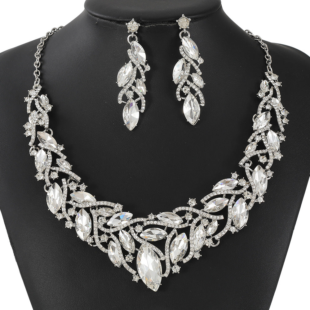 Fashion OL Floral and Teardrop-Shaped Zinc Alloy Plated Necklace Set with Rhinestone Pendant for Women