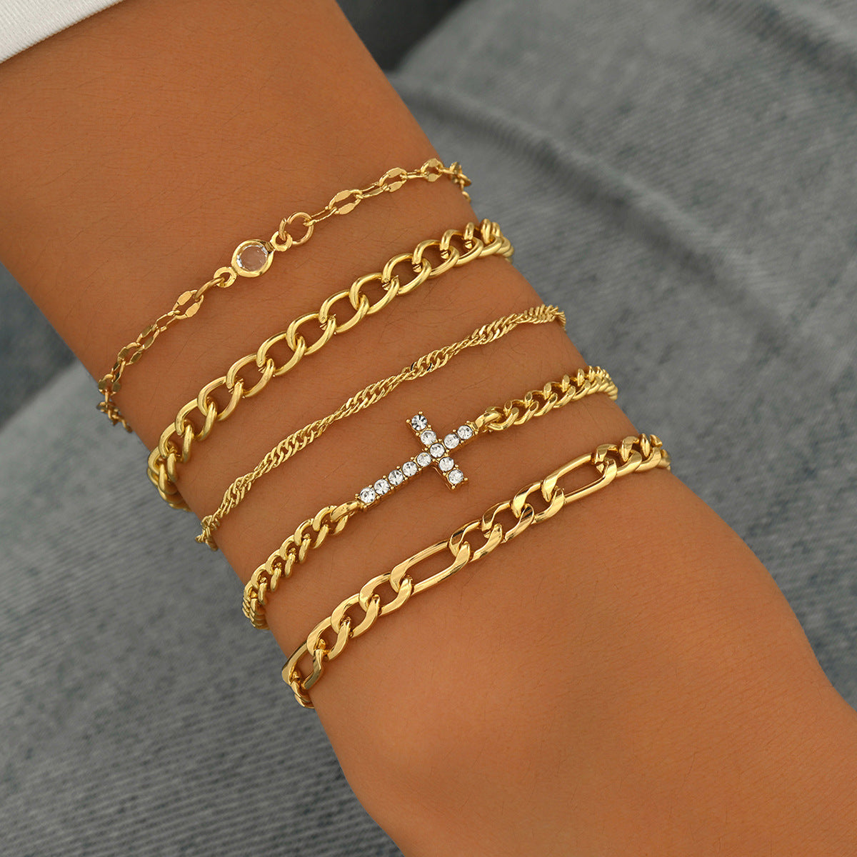 Bracciale a catena con ciondolo a croce geometrica da donna, intarsiato con strass in lega di zinco, bracciale minimalista di tendenza
