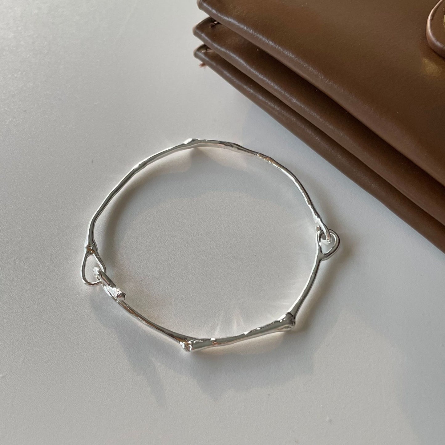 Pulsera Minimalista Irregular de Plata de Ley S925 con Acabado Texturizado