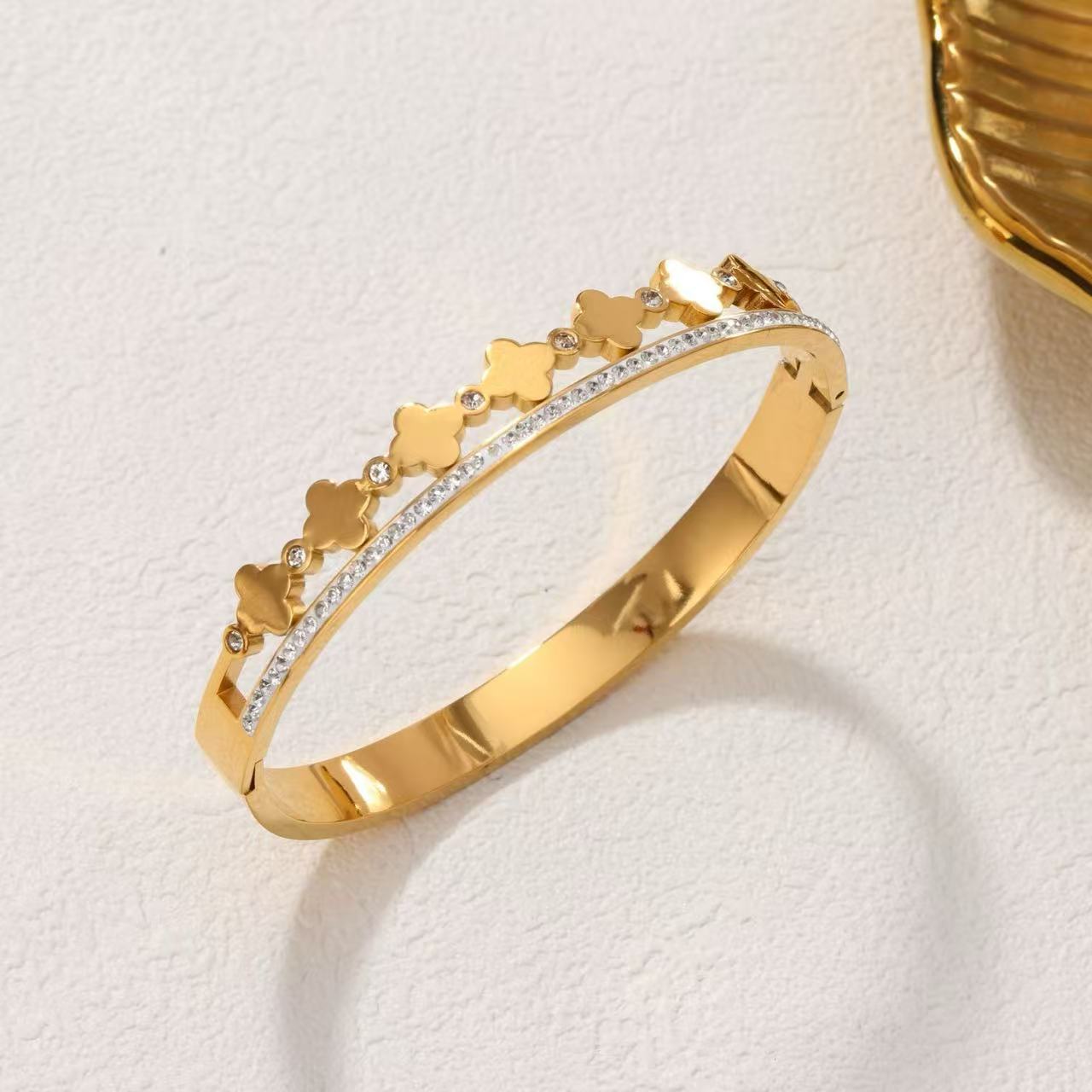 Minimalist Geometric Stainless Steel Bracelet for Women with Rhinestone Inlay and Anti-Tarnish Plating