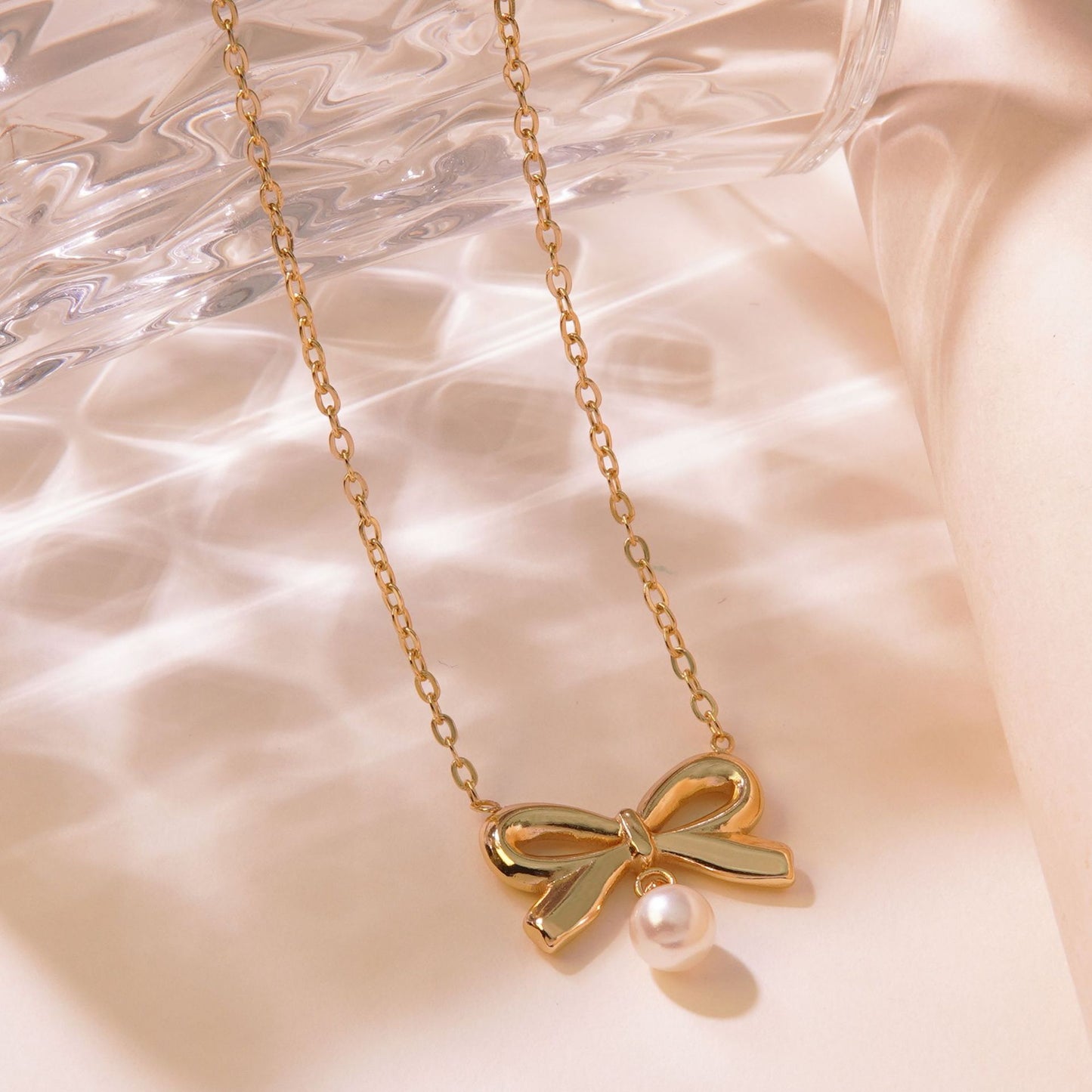 Collar Minimalista de Acero Inoxidable con Colgante de Perla y Lazo Geométrico Dulce para Mujer