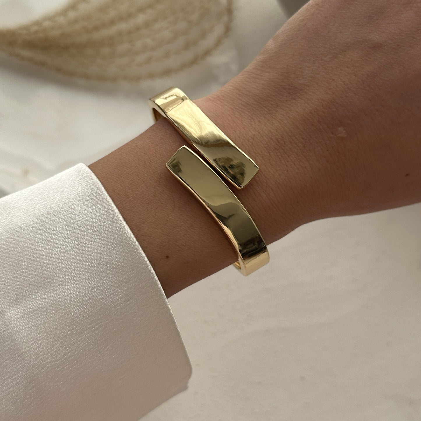 Bracciale aperto placcato in lega geometrica