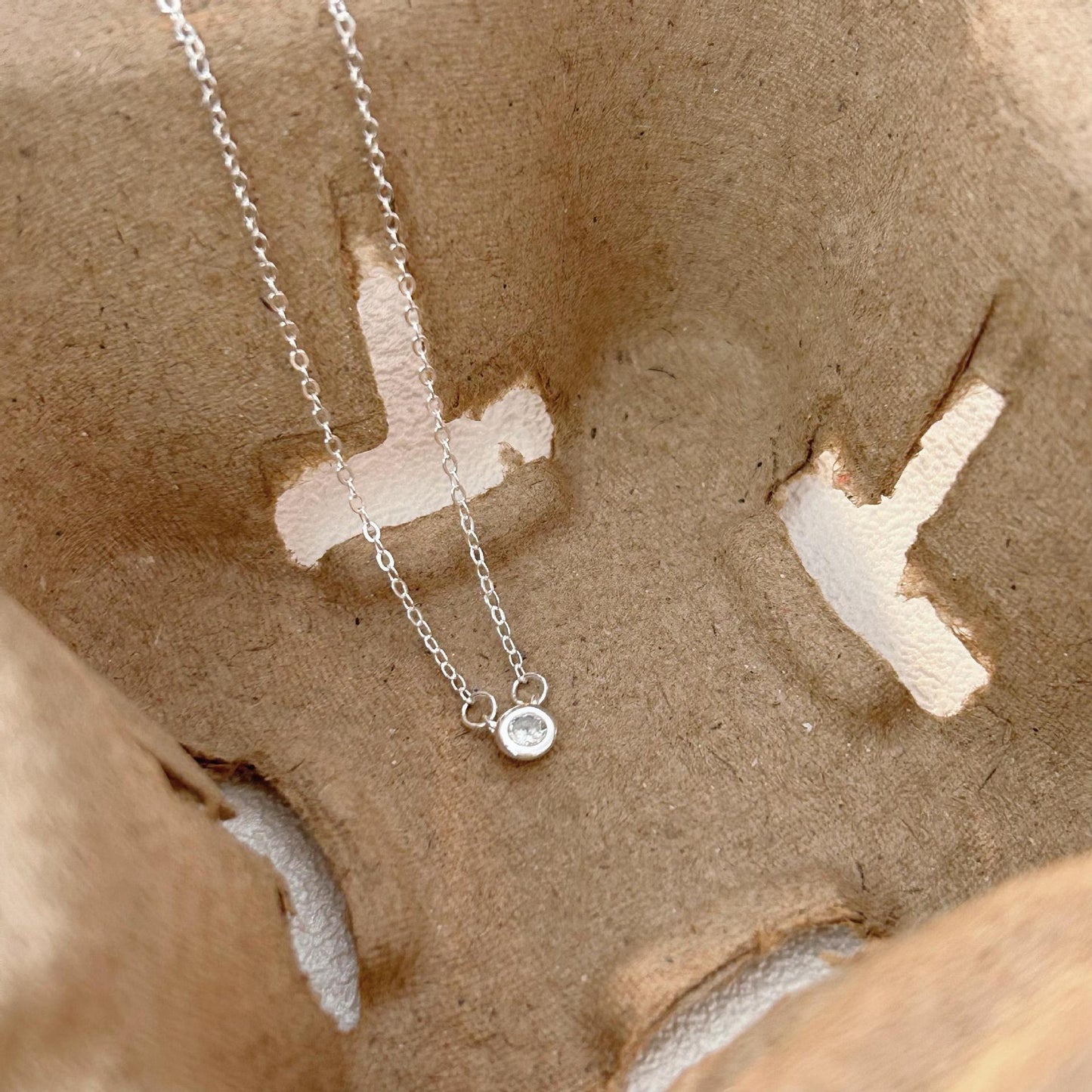 Collar con colgante geométrico minimalista de plata de ley 925 con detalles de diamantes de imitación en cadena de cruz