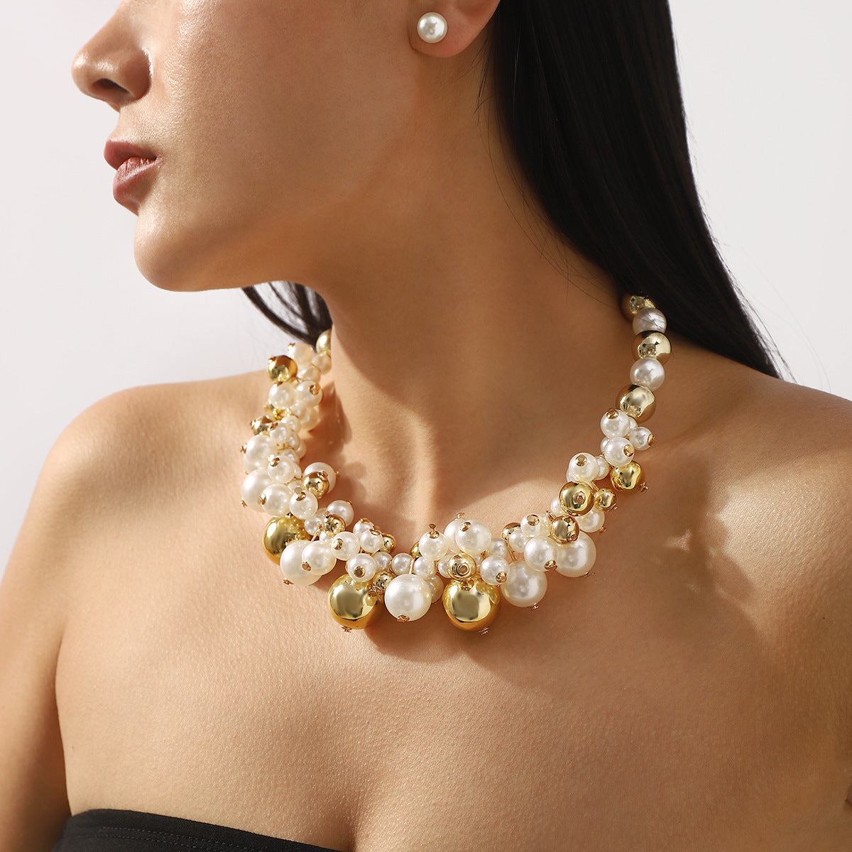 Set collana girocollo corto di perle in elegante stile lussuoso con orecchini abbinati a perno da donna