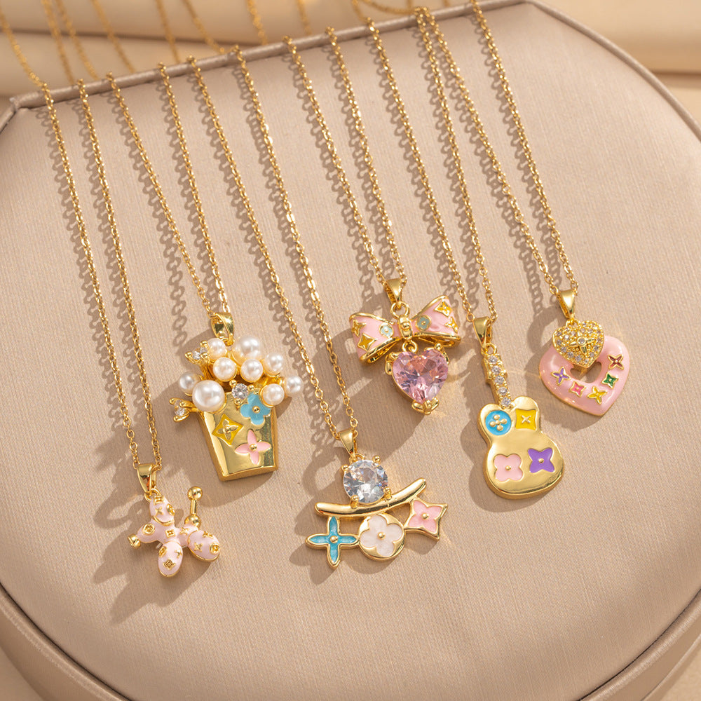 Collana con ciondolo in rame placcato oro 18 carati con smalto e zirconi micro-incastonati, a forma di cuore floreale geometrico, stile lussuoso leggero, con catena a maglie in acciaio al titanio per donna