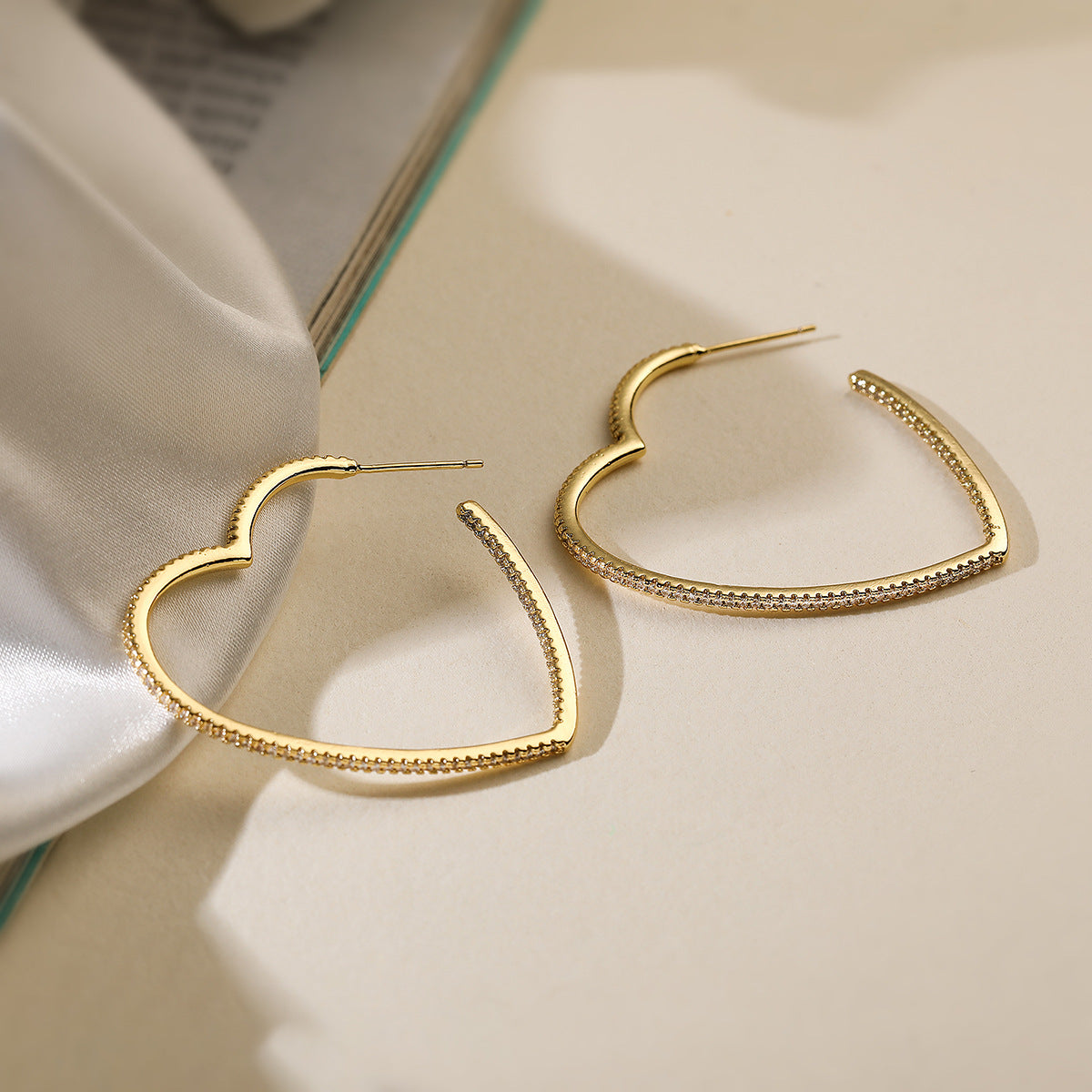 Vintage Elegant 18K Gold Plated Brass Heart Geometric Hoop Earrings with Cubic Zirconia for Women