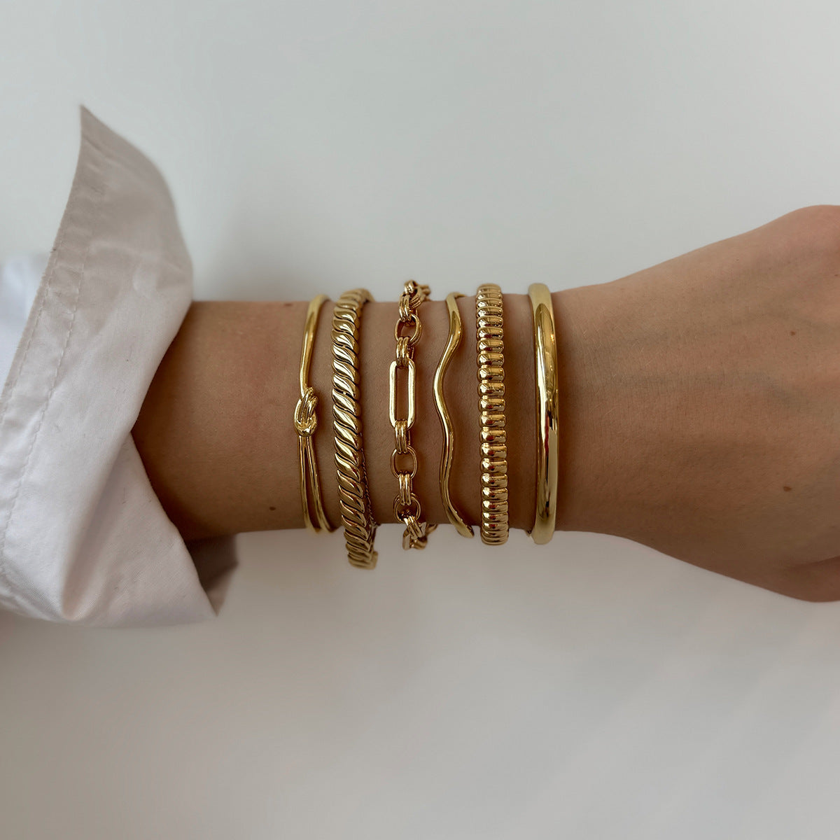 Bracciale ovale minimalista in acciaio inossidabile da donna con finitura placcata, gioiello di lusso