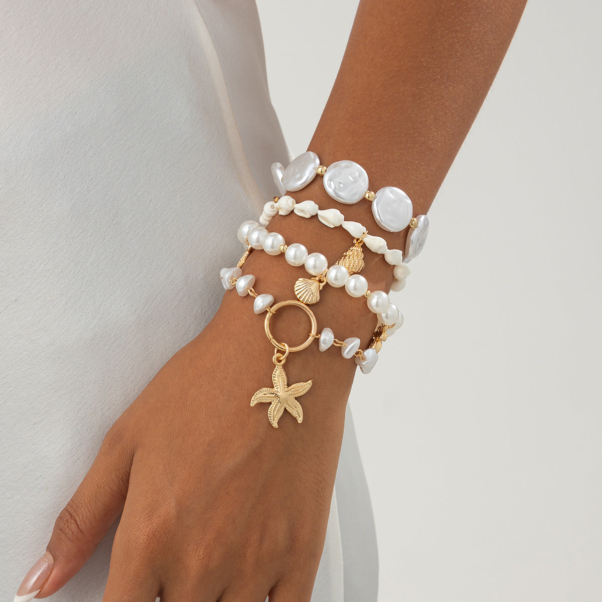Pulsera Bohemia con Perlas Electrochapadas en Forma de Estrella con Concha y Colgante de Estrella para Mujer