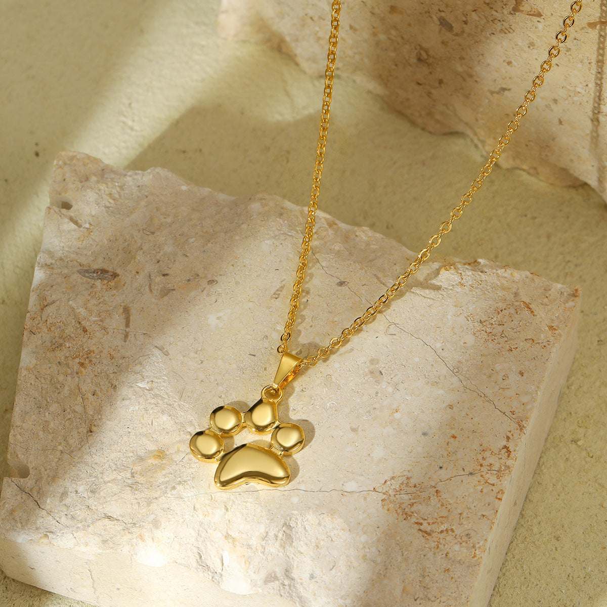 Collana Minimalista a Forma di Zampa di Gatto in Acciaio al Titanio da Donna con Placcatura in Oro 18K e Ciondolo in Acciaio Inossidabile
