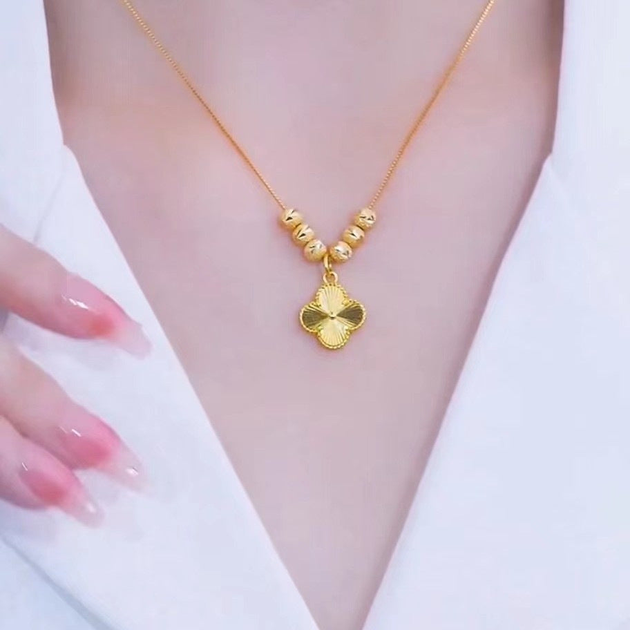 Collana da uomo con ciondolo a trifoglio dalla forma irregolare, design originale, in acciaio al titanio con finitura placcata