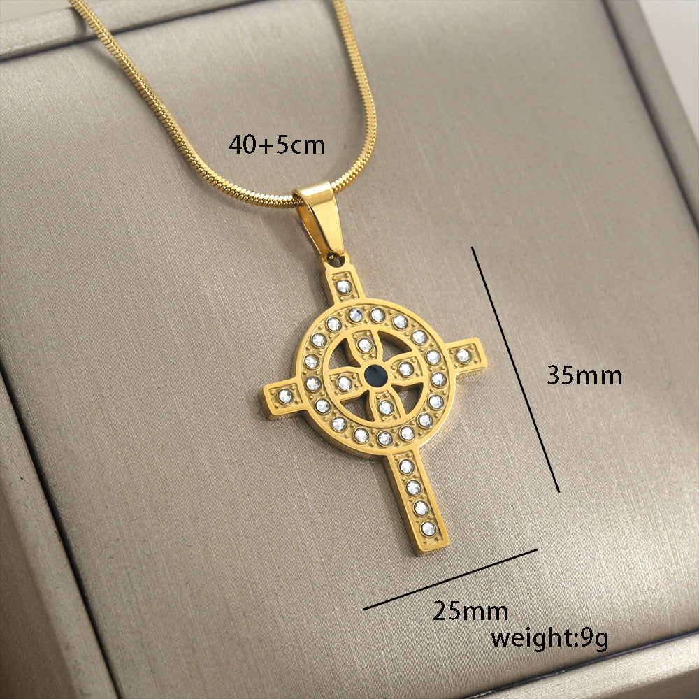 Collana con pendente a croce in stile vintage in acciaio inossidabile con intarsio di strass e placcatura in oro, unisex