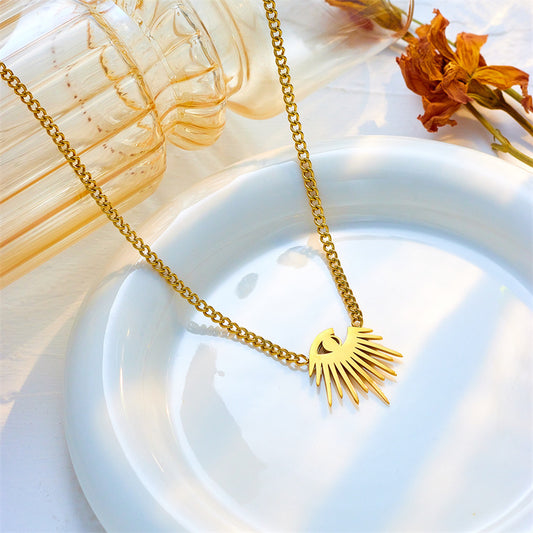 Collar colgante de demonio solar irregular con ojos de esmalte azul e incrustaciones de pedrería en acero de titanio para mujer
