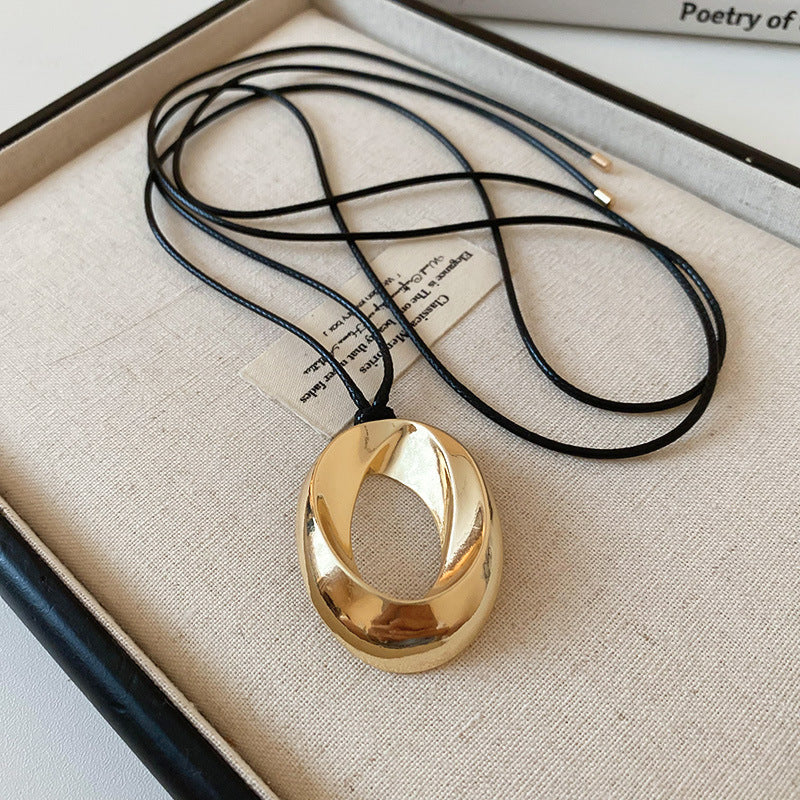 Collana con ciondolo a goccia minimalista dai toni freddi in lega placcata per donna, catena per maglione casual