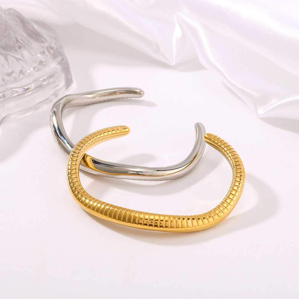 Geometric C-Shaped Irregular Titanium Steel Bracelet for Women with Snake Print Pattern and 18K Vacuum Plating Finish